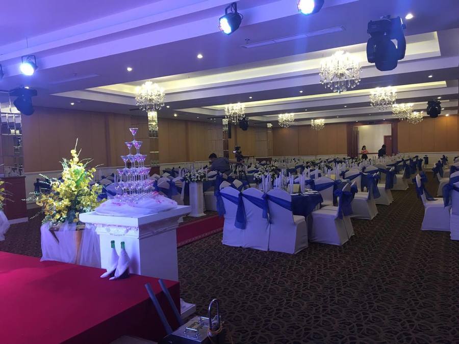 vách ngăn di động nhà hàng