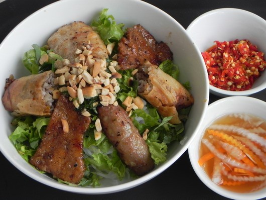 Bún thịt nướng Bà Tám