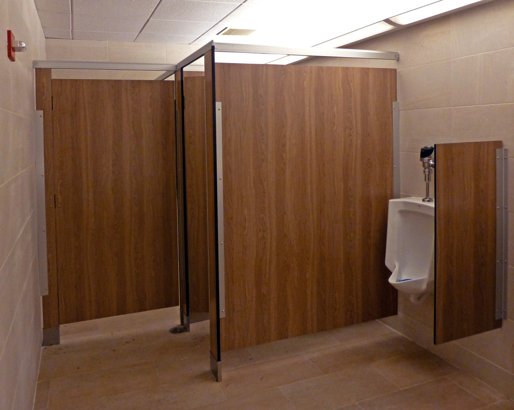 vách ngăn vệ sinh giá rẻ