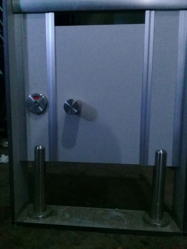 mo hinh vach ngan ve sinh