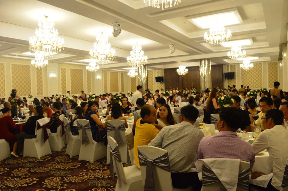 Không gan nhà hàng sang trọng Luxury Palacce 2